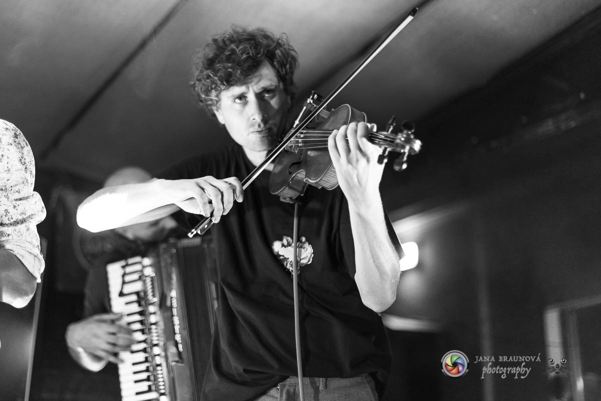 Zrní nadchli fanoušky v Plzni. Museli dvakrát přidávat