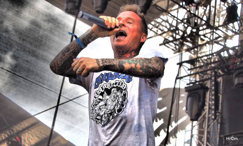 Brutal Assault: V Josefově hořelo, metalisty uchvátili Laibach, Moonspell nebo H2O