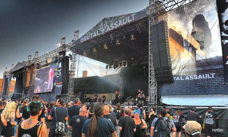 Brutal Assault: V Josefově hořelo, metalisty uchvátili Laibach, Moonspell nebo H2O