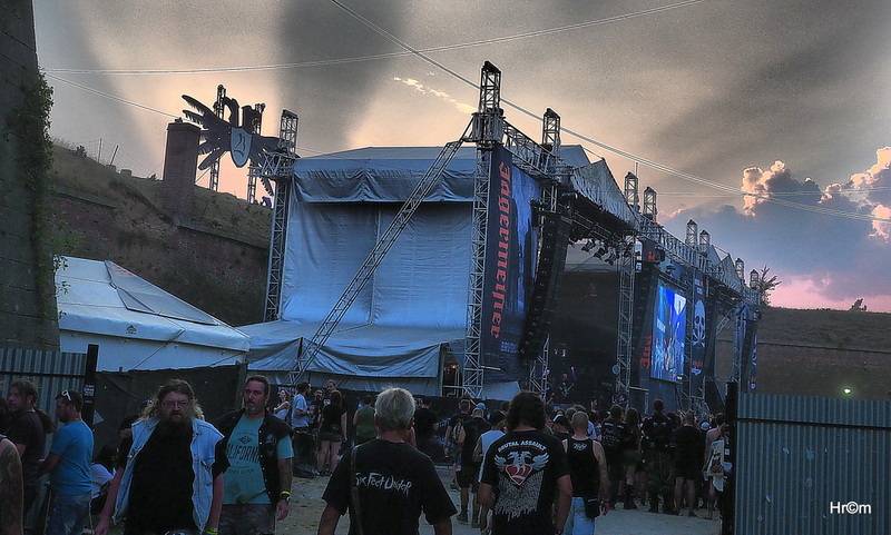 Brutal Assault: V Josefově hořelo, metalisty uchvátili Laibach, Moonspell nebo H2O