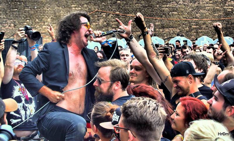 Páteční Brutal Assault rozpálili Ministry, Behemoth i Hentai Corporation