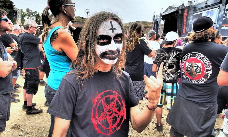 Páteční Brutal Assault rozpálili Ministry, Behemoth i Hentai Corporation