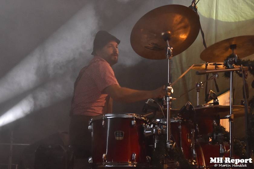 Chodrockfest v Domažlicích: S Mirai bavil diváky Richard Genzer, hráli i Alkehol nebo Xindl X