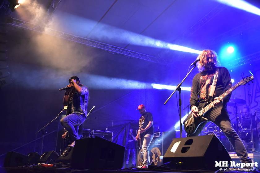 Chodrockfest v Domažlicích: S Mirai bavil diváky Richard Genzer, hráli i Alkehol nebo Xindl X