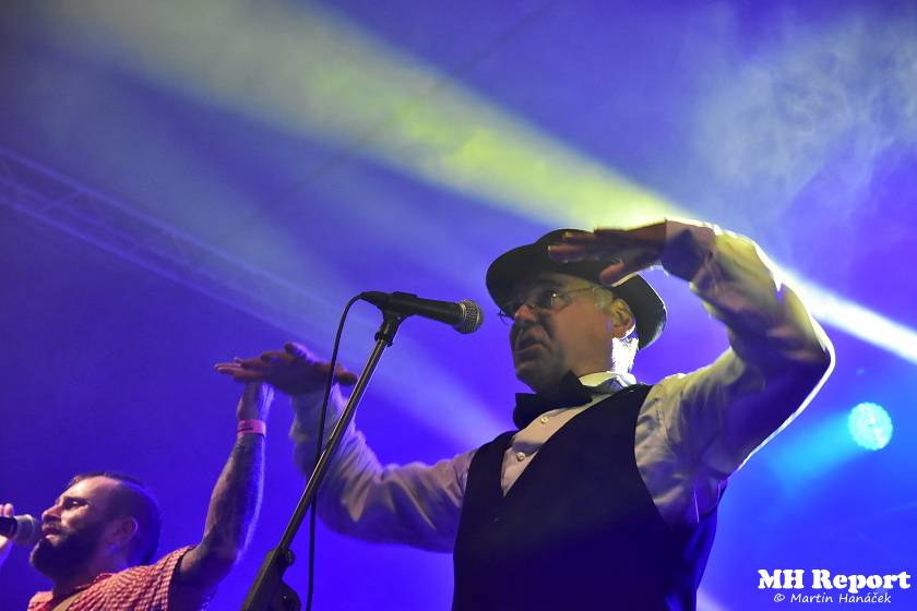 Chodrockfest v Domažlicích: S Mirai bavil diváky Richard Genzer, hráli i Alkehol nebo Xindl X