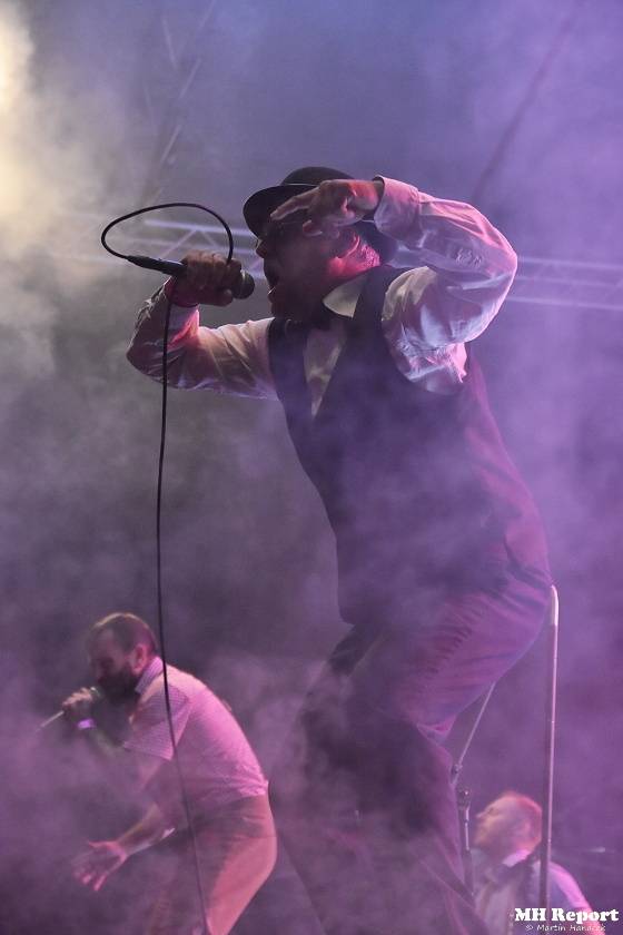 Chodrockfest v Domažlicích: S Mirai bavil diváky Richard Genzer, hráli i Alkehol nebo Xindl X