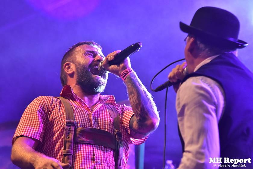 Chodrockfest v Domažlicích: S Mirai bavil diváky Richard Genzer, hráli i Alkehol nebo Xindl X