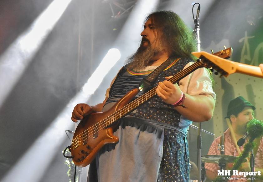 Chodrockfest v Domažlicích: S Mirai bavil diváky Richard Genzer, hráli i Alkehol nebo Xindl X