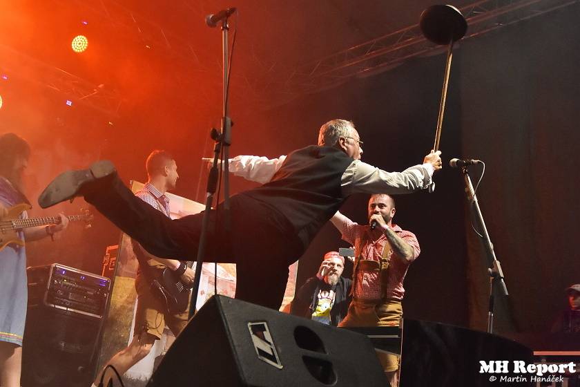 Chodrockfest v Domažlicích: S Mirai bavil diváky Richard Genzer, hráli i Alkehol nebo Xindl X