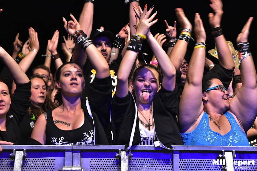 Chodrockfest v Domažlicích: S Mirai bavil diváky Richard Genzer, hráli i Alkehol nebo Xindl X