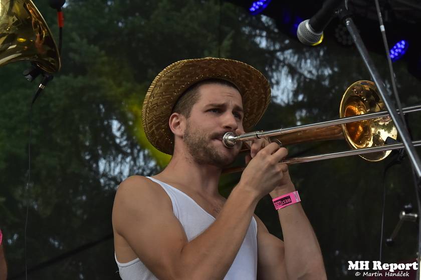 Chodrockfest v Domažlicích: S Mirai bavil diváky Richard Genzer, hráli i Alkehol nebo Xindl X