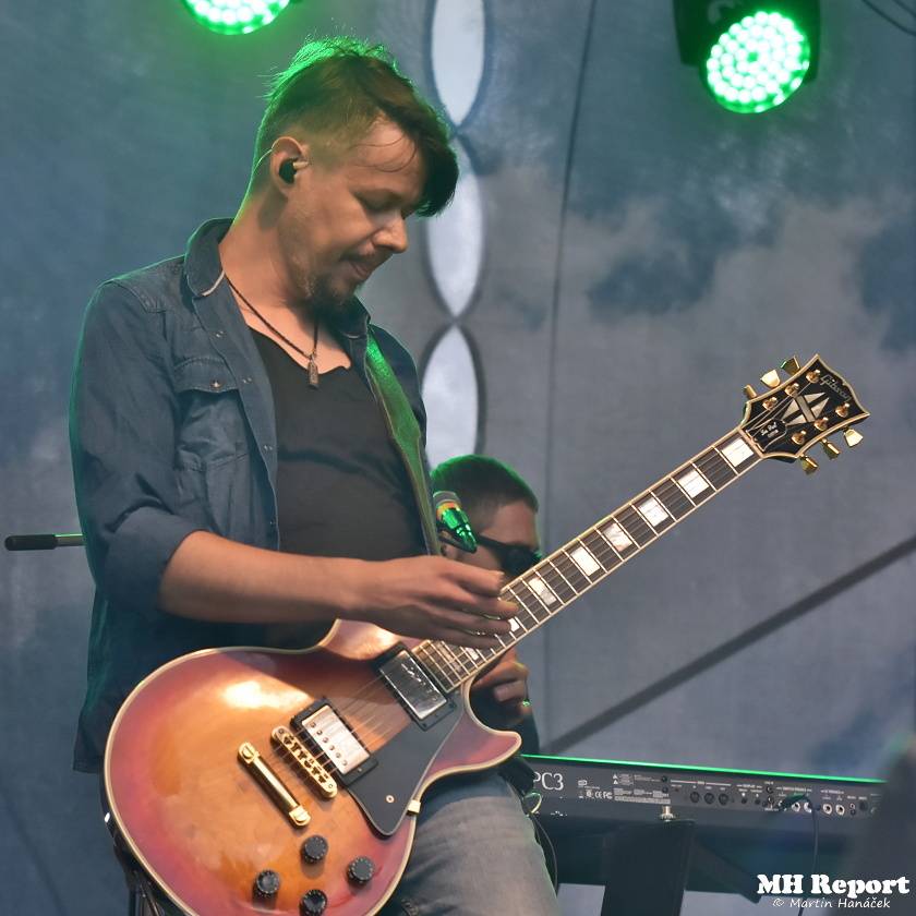 Chodrockfest v Domažlicích: S Mirai bavil diváky Richard Genzer, hráli i Alkehol nebo Xindl X