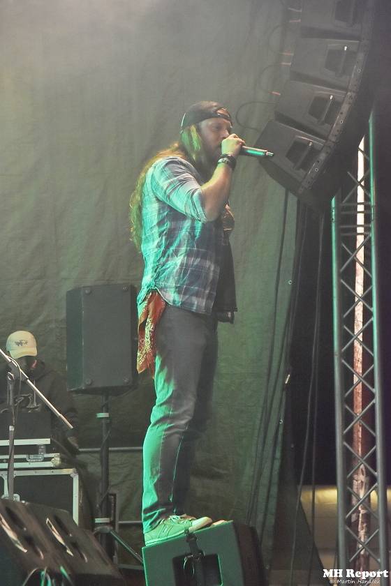 Chodrockfest v Domažlicích: S Mirai bavil diváky Richard Genzer, hráli i Alkehol nebo Xindl X