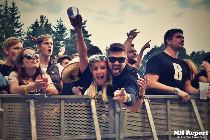 Chodrockfest v Domažlicích: S Mirai bavil diváky Richard Genzer, hráli i Alkehol nebo Xindl X