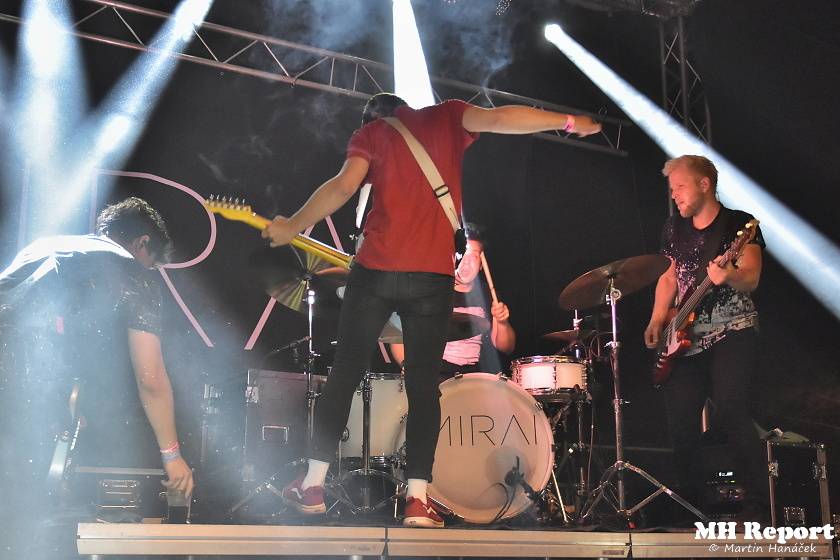 Chodrockfest v Domažlicích: S Mirai bavil diváky Richard Genzer, hráli i Alkehol nebo Xindl X