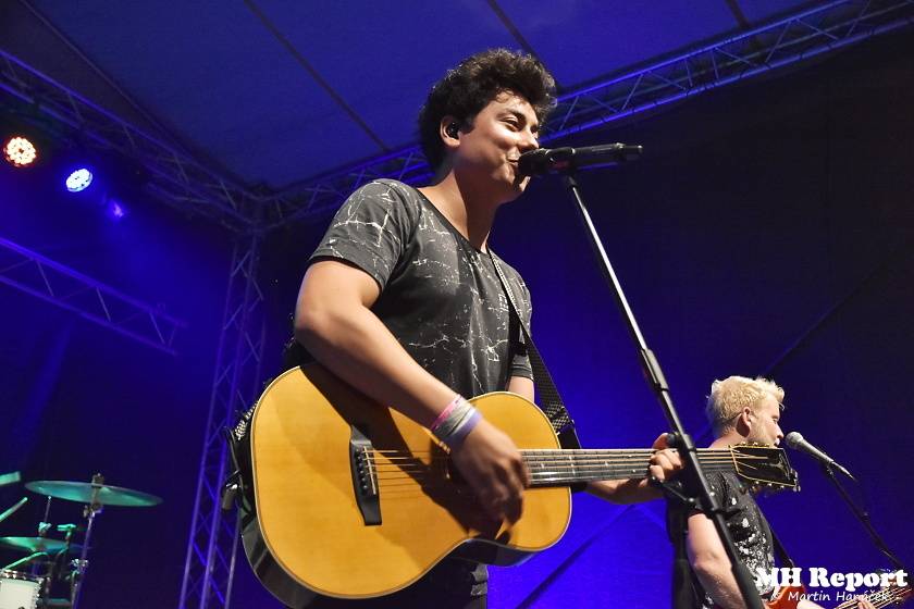 Chodrockfest v Domažlicích: S Mirai bavil diváky Richard Genzer, hráli i Alkehol nebo Xindl X