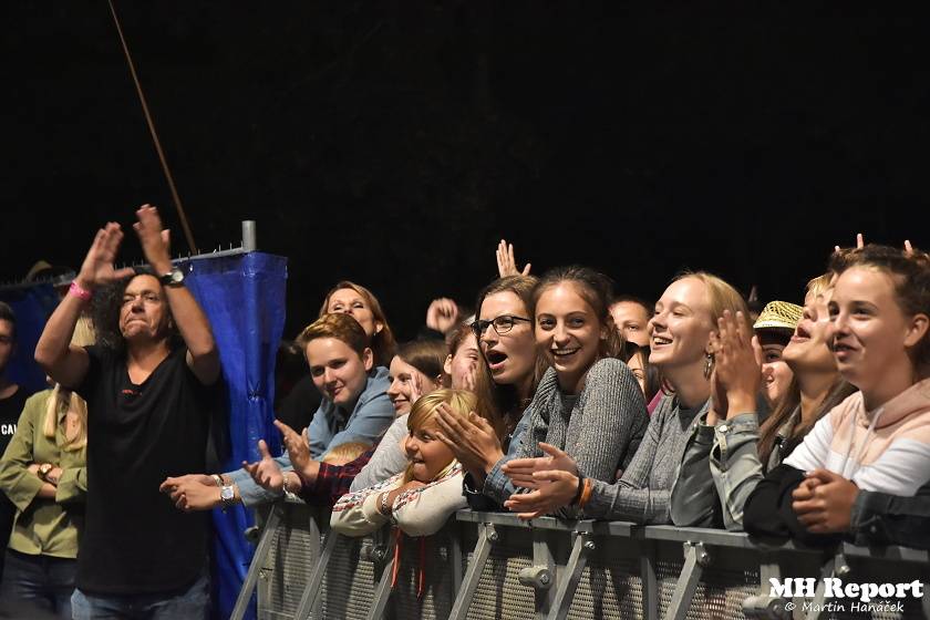 Chodrockfest v Domažlicích: S Mirai bavil diváky Richard Genzer, hráli i Alkehol nebo Xindl X