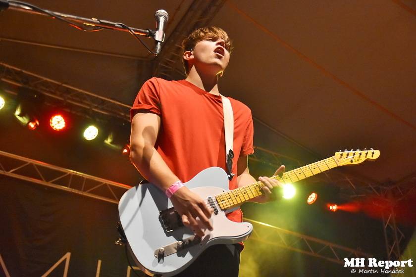 Chodrockfest v Domažlicích: S Mirai bavil diváky Richard Genzer, hráli i Alkehol nebo Xindl X