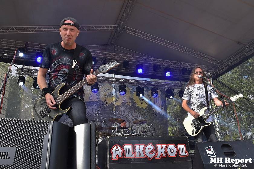 Chodrockfest v Domažlicích: S Mirai bavil diváky Richard Genzer, hráli i Alkehol nebo Xindl X