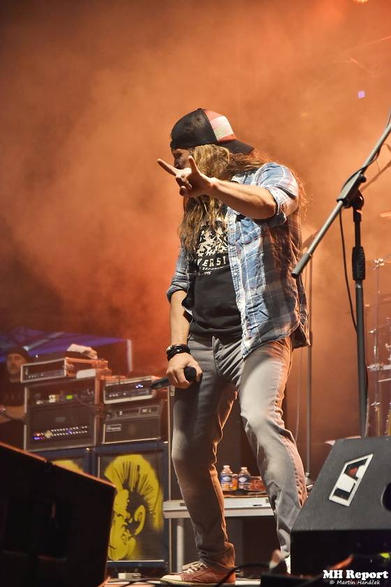 Chodrockfest v Domažlicích: S Mirai bavil diváky Richard Genzer, hráli i Alkehol nebo Xindl X