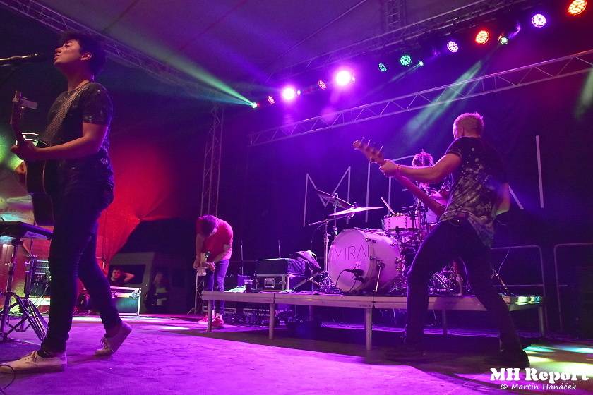 Chodrockfest v Domažlicích: S Mirai bavil diváky Richard Genzer, hráli i Alkehol nebo Xindl X