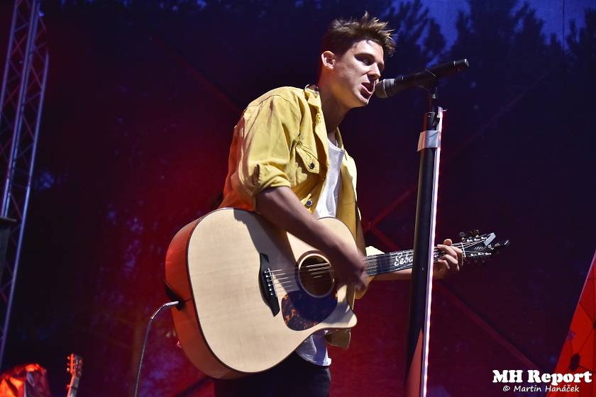 Chodrockfest v Domažlicích: S Mirai bavil diváky Richard Genzer, hráli i Alkehol nebo Xindl X