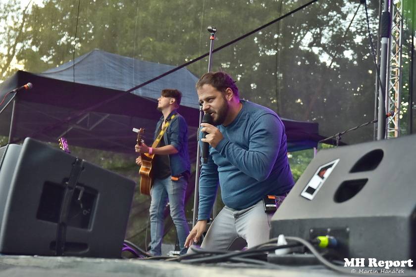 Chodrockfest v Domažlicích: S Mirai bavil diváky Richard Genzer, hráli i Alkehol nebo Xindl X