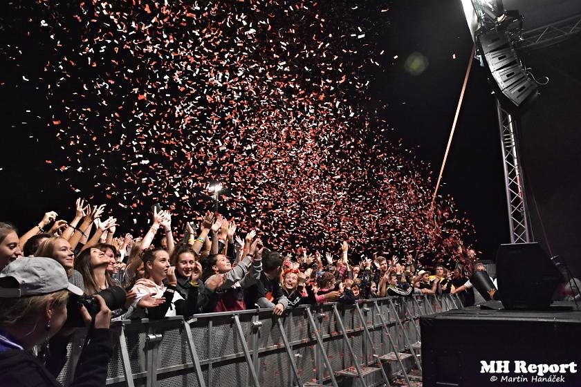 Chodrockfest v Domažlicích: S Mirai bavil diváky Richard Genzer, hráli i Alkehol nebo Xindl X