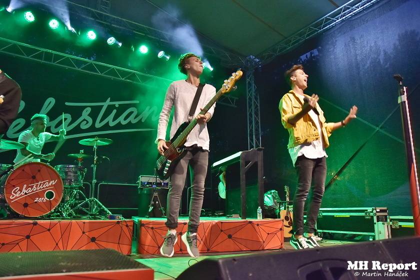 Chodrockfest v Domažlicích: S Mirai bavil diváky Richard Genzer, hráli i Alkehol nebo Xindl X