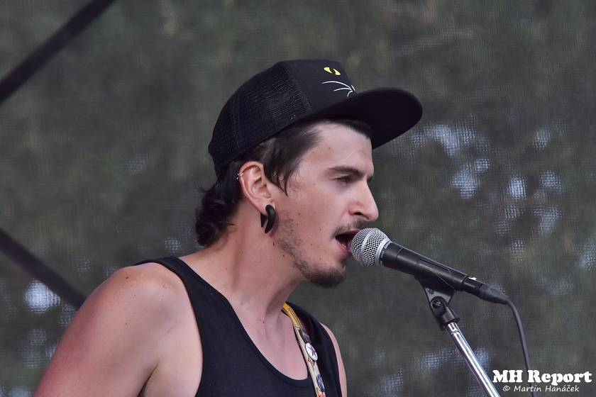 Chodrockfest v Domažlicích: S Mirai bavil diváky Richard Genzer, hráli i Alkehol nebo Xindl X