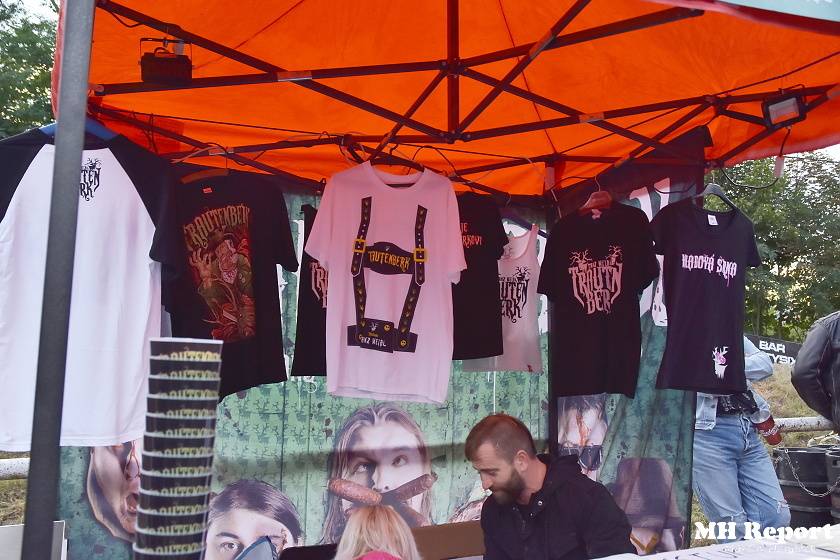 Chodrockfest v Domažlicích: S Mirai bavil diváky Richard Genzer, hráli i Alkehol nebo Xindl X