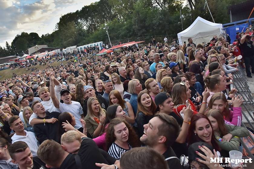 Chodrockfest v Domažlicích: S Mirai bavil diváky Richard Genzer, hráli i Alkehol nebo Xindl X