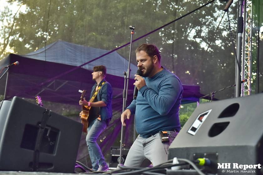 Chodrockfest v Domažlicích: S Mirai bavil diváky Richard Genzer, hráli i Alkehol nebo Xindl X