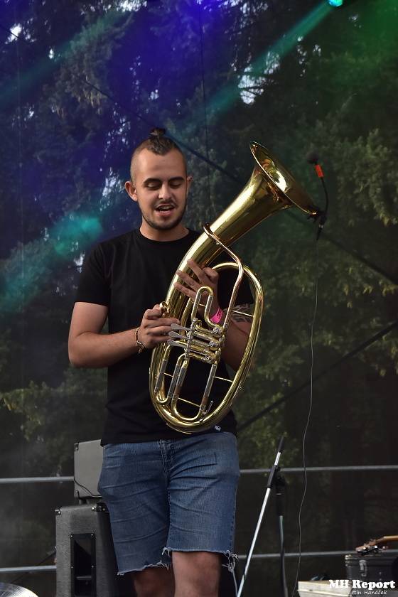 Chodrockfest v Domažlicích: S Mirai bavil diváky Richard Genzer, hráli i Alkehol nebo Xindl X