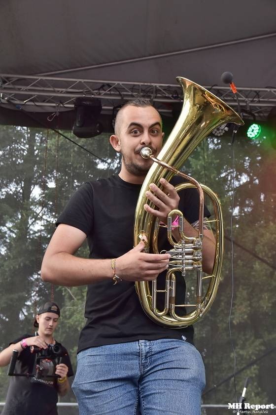 Chodrockfest v Domažlicích: S Mirai bavil diváky Richard Genzer, hráli i Alkehol nebo Xindl X