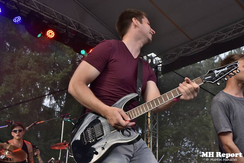 Chodrockfest v Domažlicích: S Mirai bavil diváky Richard Genzer, hráli i Alkehol nebo Xindl X