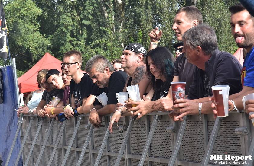 Chodrockfest v Domažlicích: S Mirai bavil diváky Richard Genzer, hráli i Alkehol nebo Xindl X