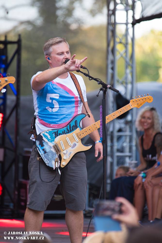 Vyprodaný Kryštof Kemp hostil v krásném prostředí Konopiště No Name, Nebe nebo Petra Jandu