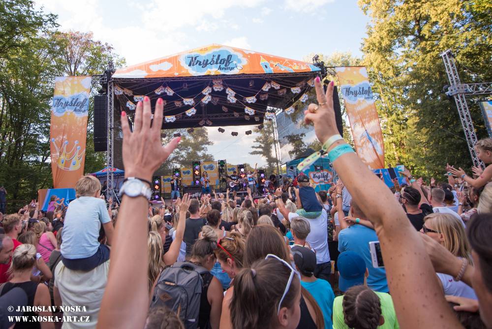 Vyprodaný Kryštof Kemp hostil v krásném prostředí Konopiště No Name, Nebe nebo Petra Jandu