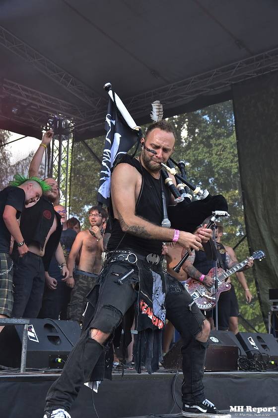 Sobotní Chodrockfest: Dymytry lákali i v brzký čas, Pipes and Pints předvedli punkově divokou jízdu