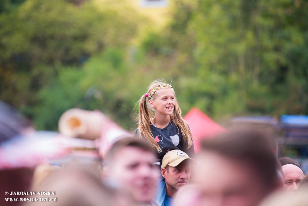 Okoř slavila plnoletost s Chinaski, Tomášem Klusem, Annou K. nebo Mirai