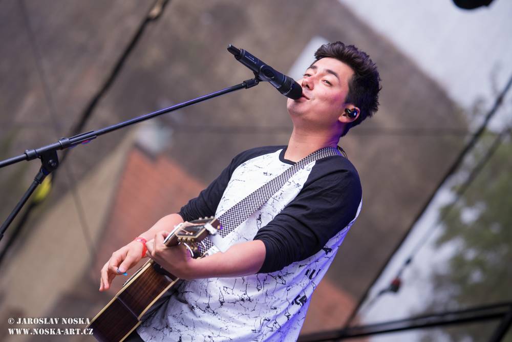 Okoř slavila plnoletost s Chinaski, Tomášem Klusem, Annou K. nebo Mirai