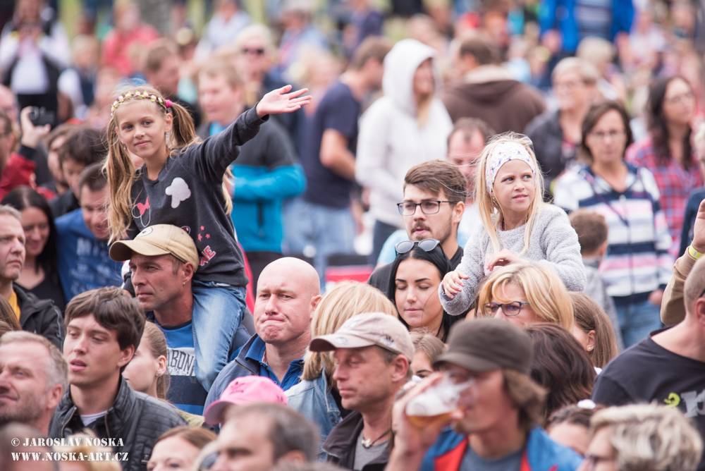Okoř slavila plnoletost s Chinaski, Tomášem Klusem, Annou K. nebo Mirai