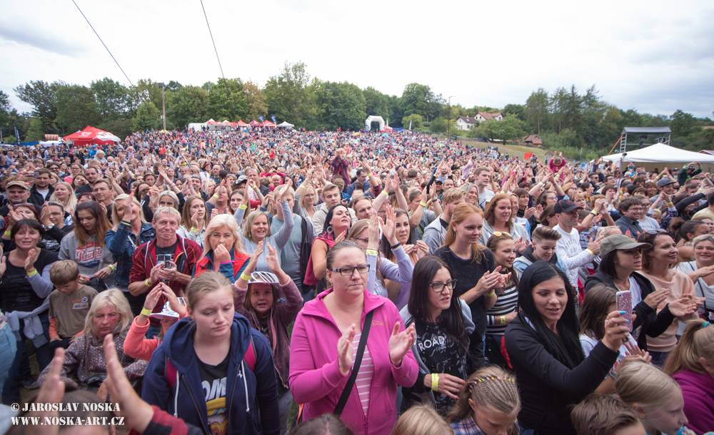 Okoř slavila plnoletost s Chinaski, Tomášem Klusem, Annou K. nebo Mirai