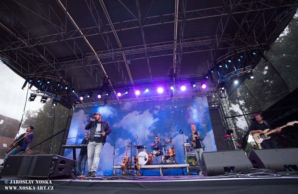 Okoř slavila plnoletost s Chinaski, Tomášem Klusem, Annou K. nebo Mirai