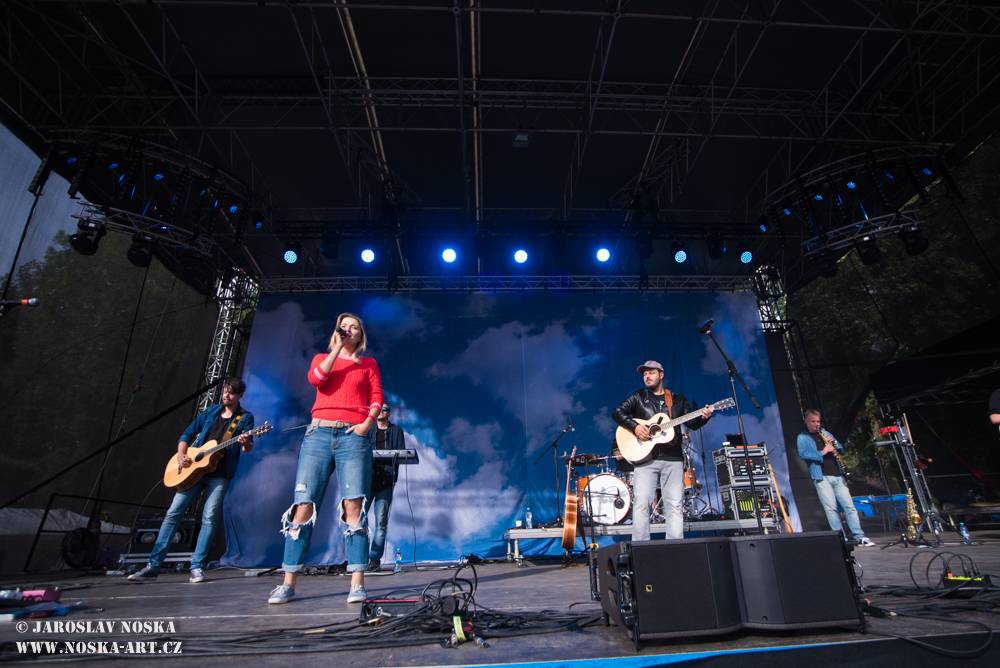 Okoř slavila plnoletost s Chinaski, Tomášem Klusem, Annou K. nebo Mirai