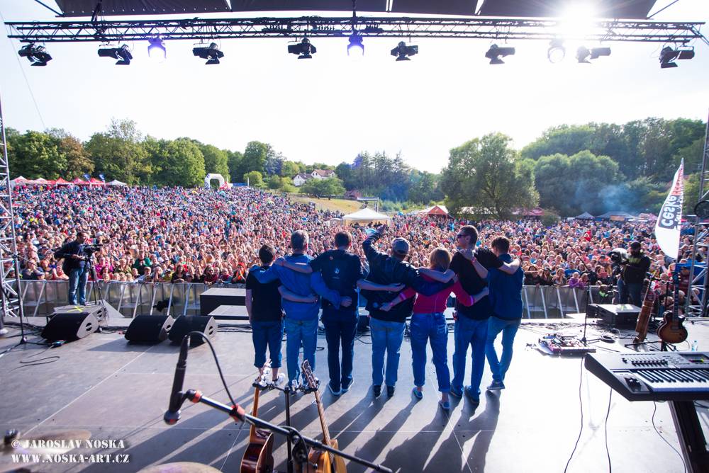 Okoř slavila plnoletost s Chinaski, Tomášem Klusem, Annou K. nebo Mirai