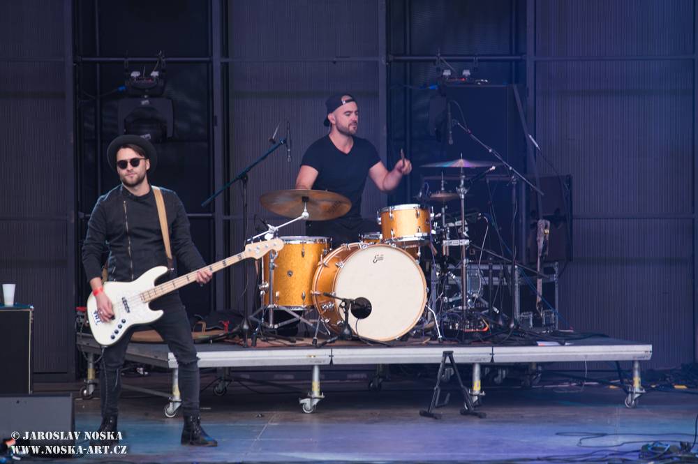 Okoř slavila plnoletost s Chinaski, Tomášem Klusem, Annou K. nebo Mirai