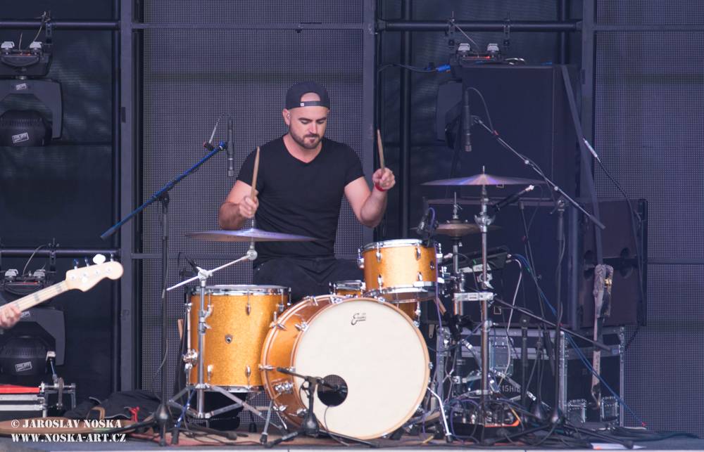 Okoř slavila plnoletost s Chinaski, Tomášem Klusem, Annou K. nebo Mirai