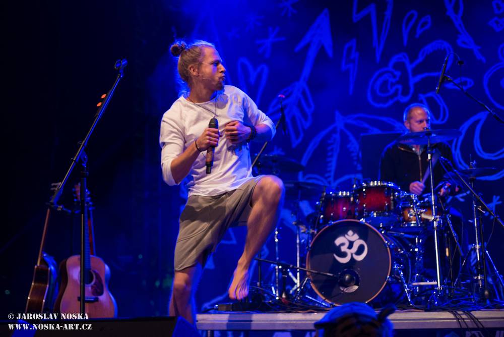 Okoř slavila plnoletost s Chinaski, Tomášem Klusem, Annou K. nebo Mirai